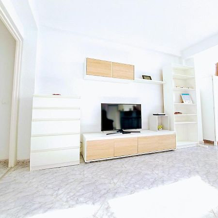 Sea Breeze Apartment Естепона Екстериор снимка