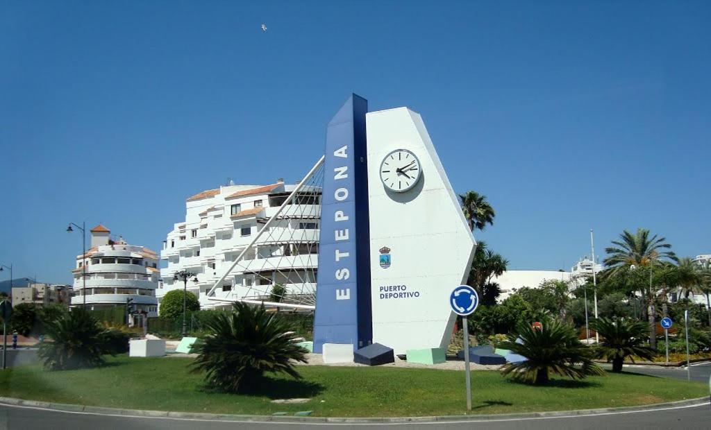 Sea Breeze Apartment Естепона Екстериор снимка